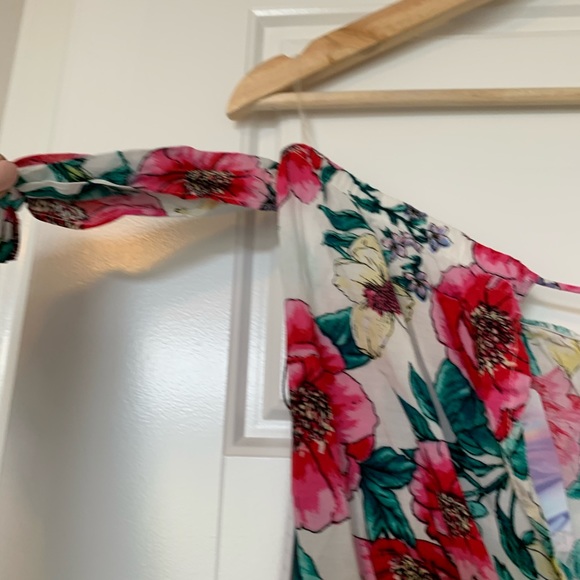 Off The Shoulder Floral romper - Picture 3 of 3